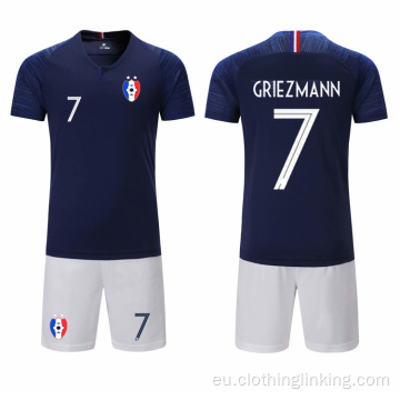 Futbol elastikoko uniforme merkeak